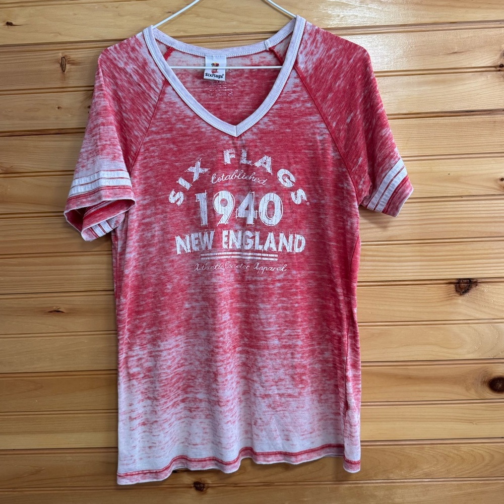 Red Six Flags New England T-Shirt Large